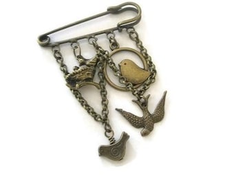 Kilt pin Brooch Brass steampunk Gothic Victorian style Bird Themed  Charms