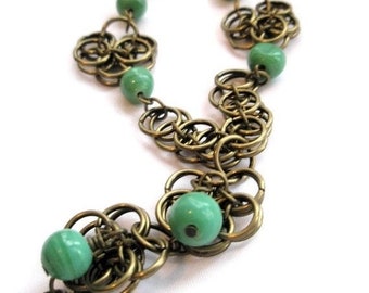 Chainmaille jewelry Necklace green jade beaded flower daisy Antique gold