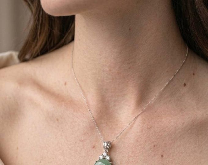4.94ct Elegant Emerald Oval Pendant Silver Tone Jewelry