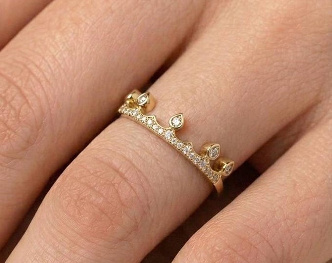 2.54g Elegant Gold Tone CZ Crown Ring Sparkling Statement Jewelry