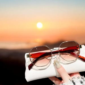 Retro Polygonal Metal Frame Sunglasses – Stylish UV400 Protection, Fashionable Unisex Shades. Luxury Designer Look, Perfect for any Occasion