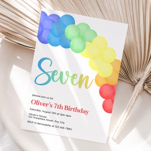 Gepersonaliseerde 7e verjaardagsuitnodiging regenboogballon | Uitnodiging voor zevende regenboogballonboog | Gemakkelijk af te drukken en te delen