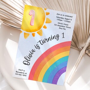 Gepersonaliseerde 1e regenboogverjaardagsuitnodiging | Afdrukbare eerste aquarel regenboogfeestuitnodiging | Eenvoudig afdrukken en delen | Snelle levering