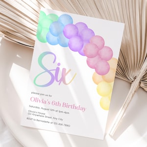 Gepersonaliseerde 6e pastelkleurige regenboogballon verjaardagsuitnodiging | Zesde pastelkleurige regenboog ballonboog feestuitnodiging | Gemakkelijk af te drukken en te delen