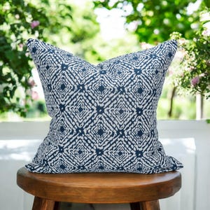 Azure Medley Indoor/Outdoor  Pillow  Decorative throw Pillows for Patio Outdoor Pillow Covers