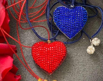Collar de corazón con cuentas de cristal hecho a mano y colgante de cordón ajustable