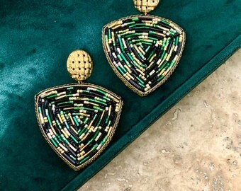 Pendientes triangulares de cuentas hechos a mano / Joyas Art Déco llamativas