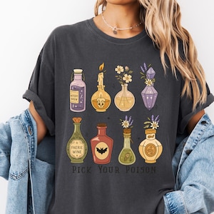 Comfort Colors® Wählen Sie Ihr Poison Shirt, süßes Witchy Potion Flasche Halloween Tee, Gruseliges Saison Hexe Shirt, Feen Wein T-Shirt, Süßes Hexe Tee