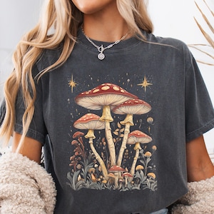 Maglietta vintage con funghi - Maglietta con funghi botanici retrò - Comfort Colors®/ Bella® Cottagecore Forest Aesthetic Tee
