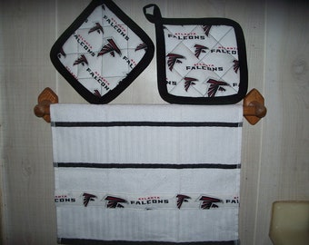 2 Atlanta Falcons Pot Holders with 1 dish towel