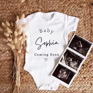 Personalisierte Schwangerschaftsankündigung Body: Baby kommt bald 2026