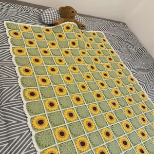 Sunflower Crochet Blanket Throw, Handmade Granny Square Afghan, Green and Yellow Floral Blanket, Boho Home Decor, Bed Sofa Couch Cover Gift