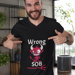 Koszulka unisex z nadrukiem Wrong SOB little Devil, zabawna koszulka, nowatorska koszulka, sarkastyczny ubiór, fajny graficzny top, humorystyczne ubranie