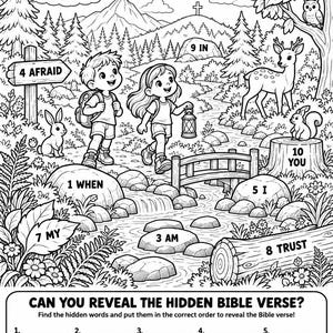 Op de afbeelding: Een zwart-wit activiteitenblad getiteld Hidden Bible Verse Psalm 56:3 met een bosscène met twee kinderen, een hert, een uil en een konijn. Genummerde woorden zijn verspreid over het landschap, met onderaan een leeg puzzelgedeelte.