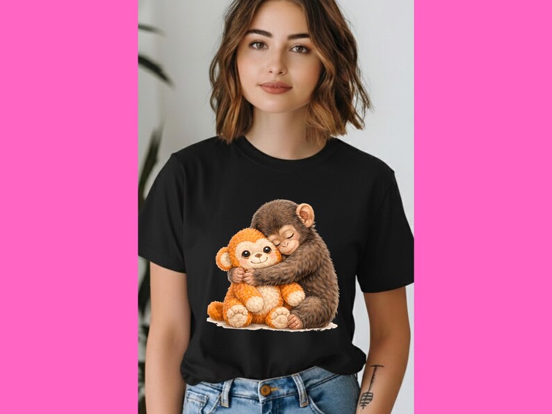 Op de afbeelding: Een set van drie keramische mokken met een gespikkelde, matte afwerking. De mokken zijn in cr&egrave;me, lichtgrijs en donkergrijs. Elke mok heeft een eenvoudig, minimalistisch ontwerp.