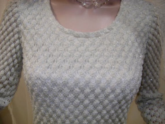 Sexy 1970s Silver and White Metallic Threaded Fit… - image 4