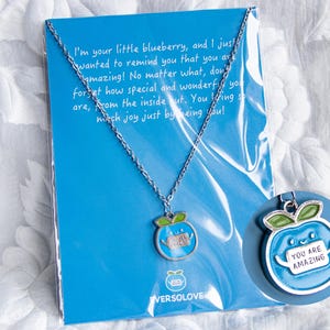 Colar de mirtilo com afirmação You Are Amazing e cartão de incentivo, presente de apoio positivo, alívio do estresse, abraço de bolso, amizade, 47 cm