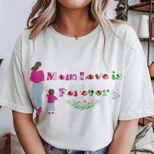 Mom Love Forever T-Shirt – Cute & Heartwarming Mother’s Day Gift for Mom, Perfect Mom Shirt, Family Love Tee