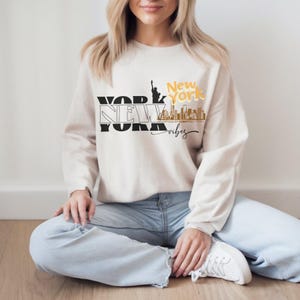 New York Skyline Shirt – Monochrome Black & White NYC Tee – Minimalist Urban Style Top
