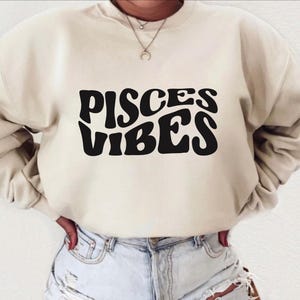 Pisces Vibes SVG, Pisces Svg, Pisces Png, Pisces Girl Queen Svg, Pisces Birthday Shirt Svg, Retro Wavy Text Svg Cut File Silhouette, Cricut