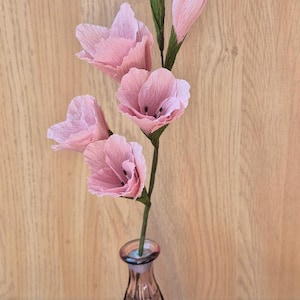 Fiore di gladiolo in carta crespa color fard