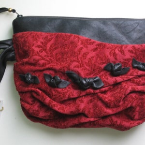 muñeca roja dejar negro cuero ribete 10 pulgadas por 8 pulgadas gran tamaño... Jasmine es delicioso..