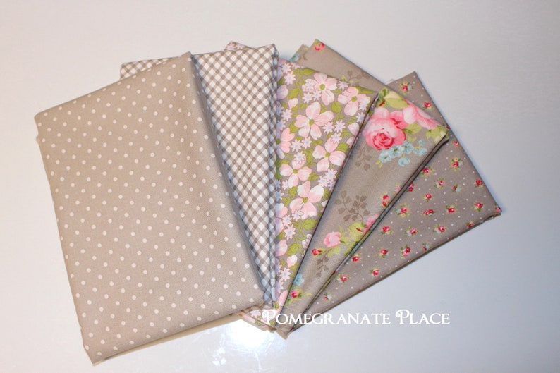 Brenda Riddle Designs . AMBERLEY collection Moda fabric 18673 15 . Gray colorway pink /& green floral Field Floral in Pebble .