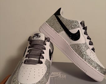 Air Force Ones personalizados hechos a mano con brillo, en blanco y negro, con brillo