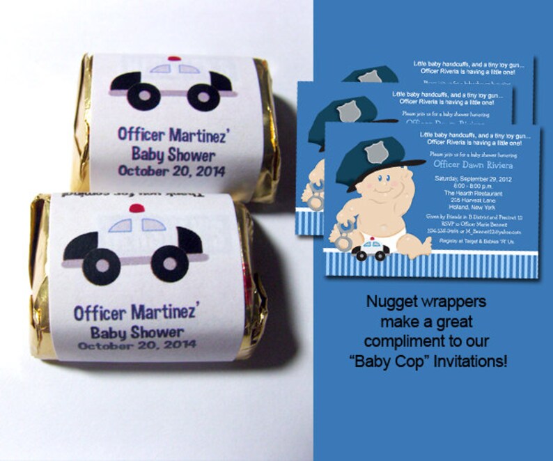 Pode incluir: Duas caixas de lembrancinhas de ch&aacute; de beb&ecirc; com tema de carro de pol&iacute;cia azul e branco com um gr&aacute;fico de carro de pol&iacute;cia branco e o texto "Officer Martinez' Baby Shower October 20, 2014".