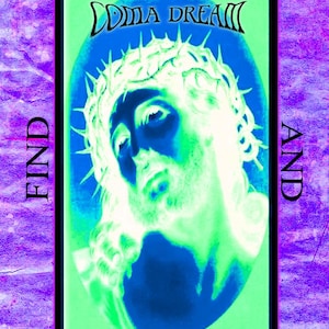 Może przedstawiać: Niebiesko-zielony obraz z koroną cierniową na głowie osoby. Tekst "SEEK" znajduje się u góry obrazu, "COMA DREAM" w środku, a "FIND AND YOU WILL" na dole.