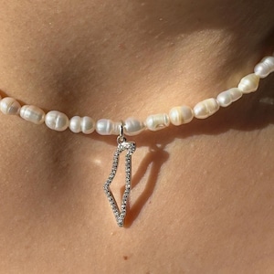 Collier de perles d'eau douce naturelles avec un pendentif carte creuse d'Israël en argent sterling 925 | Design contour scintillant | Force Énergie
