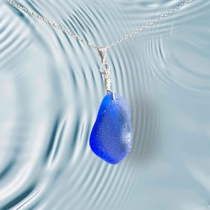 Colgante de vidrio marino azul cobalto escocés - Vidrio marino escocés genuino - Collar de plata esterlina de 18 pulgadas - Regalo para su cumpleaños