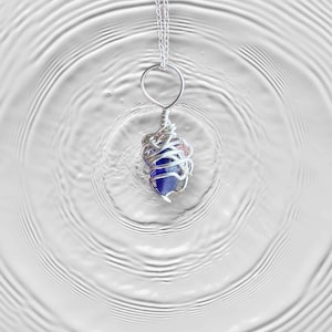 Colgante de plata con cristales de mar azul cobalto escocés - Cristal marino escocés genuino - Collar de plata esterlina de 18 pulgadas - Regalo para su cumpleaños