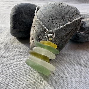 Collar de plata de ley con cristales de mar escoceses, 6 piezas, hecho a mano en Escocia. Un precioso regalo de cumpleaños para ella: un detalle único.