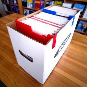 Organizador de cómics Comic Box Buddy con separador de tope y soporte para cajas largas y cortas para coleccionistas exigentes (paquete de 2)