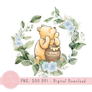 Winnie l'ourson avec pot de miel PNG, couronne de fleurs bleue PNG, clipart ourson classique, anniversaire de baby shower Winnie l'ourson garçon, téléchargement numérique