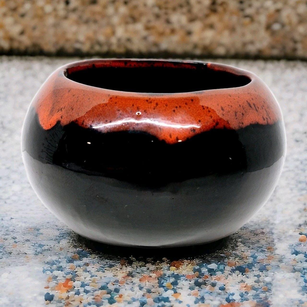 Vintage Studio Keramik MCM Schwarz mit Roter Tropfglasur - Runder Keramiktopf / Pflanzendekor / Schale