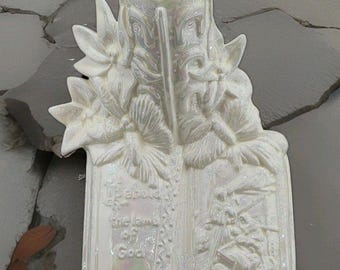 Atlantik Mould A-714 Kerzenhalter | Siehe, das Lamm Gottes |1976 Irisierende Keramik | Christliches Dekor