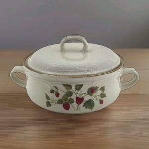 Vintage La Fraise Strawberry Casserole Dish & Lid  | Stoneware | Japan | 10.5&quot; Oval Covered Baker |  Never Used