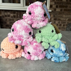 Handmade Crochet Octopus Plushie – Soft Amigurumi Toy – Baby Shower or Ocean Gift