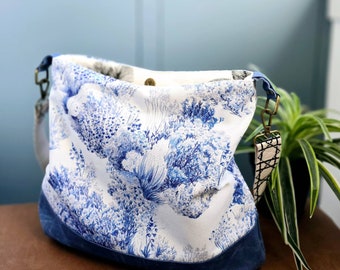 Blue & white floral everyday crossbody bag. Slouchy hobo bag. Handmade crossbody bag. Boho style.