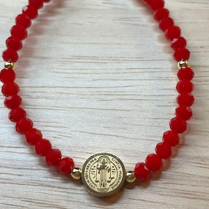 Pulsera de Cristal con Medalla de San Benito – Protección y Fe