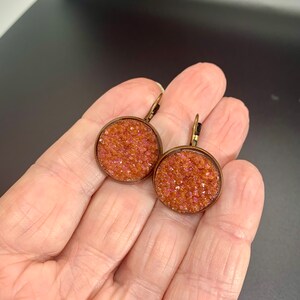 Red sparkle druzy shaped earrings.