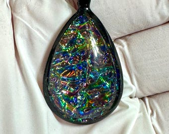 Pingente de lágrima de dicrolam: cúpula de vidro multicolorido reflexivo, 30 mm