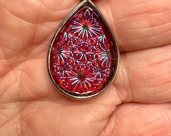 Collar con cabujón de cristal de telaraña rojo rubí: bisel de lágrima de plata, cadena de 45 cm