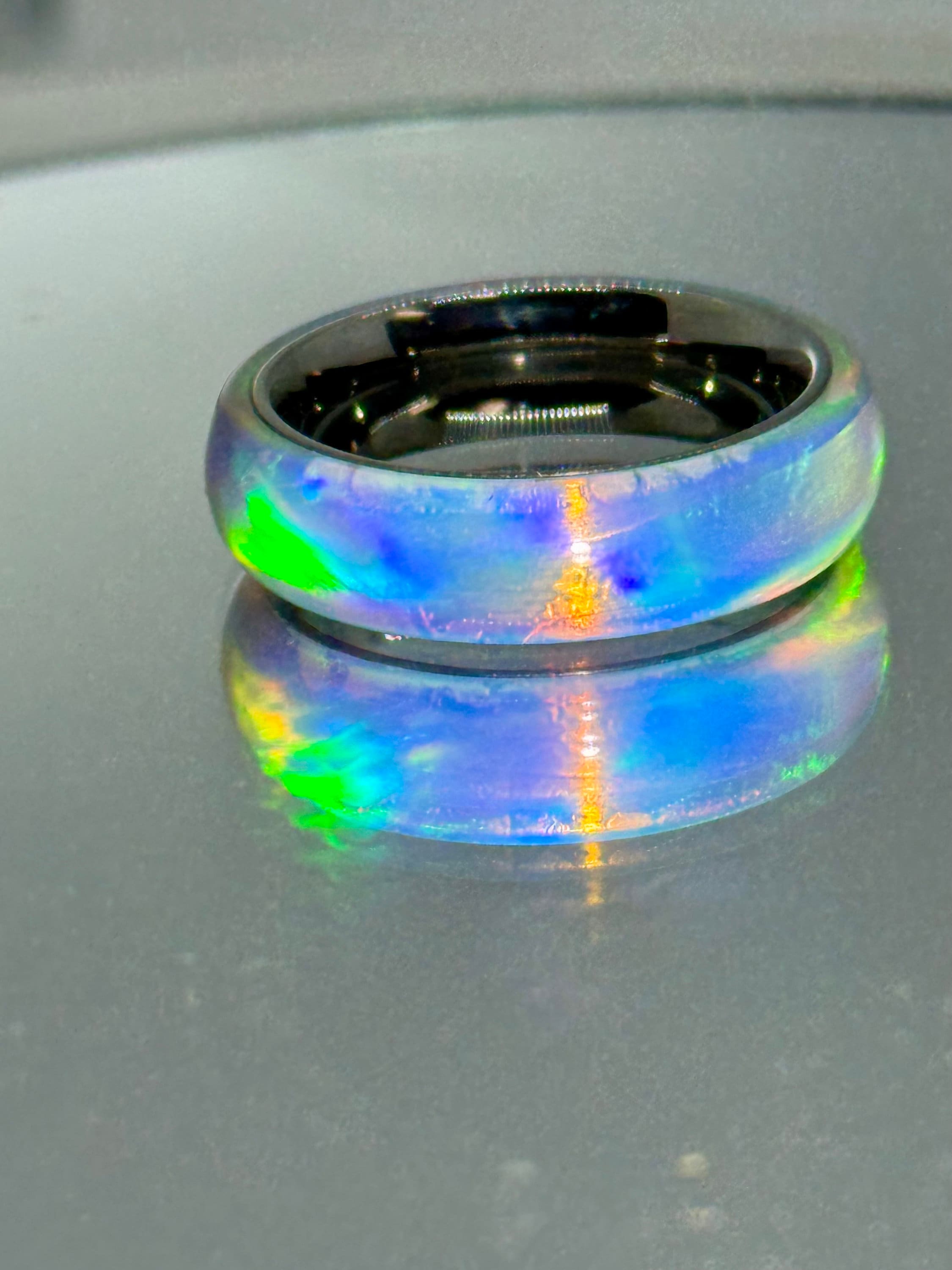 Synthetischer Opal-Bandring: Edelstahl Aurora Borealis Ring, Größe 7,5
