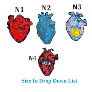 Puede incluir: Parches bordados con diseños de corazones anatómicos. Los parches incluyen un corazón rojo, un corazón azul, un corazón con un diseño de noche estrellada y un corazón rojo con un ojo. El texto "Size In Drop Down List" está debajo.