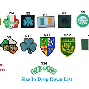 Op de afbeelding: Een collectie van veertien geborduurde patches met Ierse thema's, waaronder klaverbladen, de Ierse vlag, wapenschilden en tekst. De patches variëren in vorm en kleur, gelabeld N1 tot N14. Tekst bevat Ireland, Irish, Paddy's Irish Pub en Erin Go Bragh.