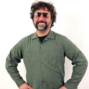 Camisa clásica de botones estilo años 50 y 60 de Duke's of Hollywood, fabricada en Hawái, California.