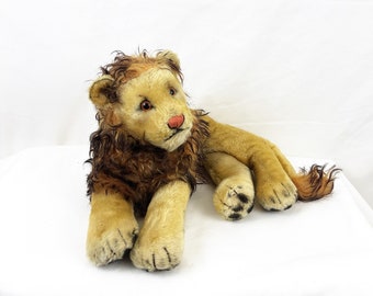 Large Vintage Steiff Mohair Distressed Lion Cat